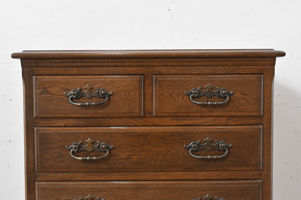 中古　超美品　使用感ほぼなし　横浜クラシック家具　ノックオンウッド(knockonwood)　楢(ナラ)材　クラシカルな引手金具のチェスト　定価約25万円　(R-086621)