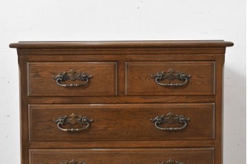 中古　超美品　使用感ほぼなし　横浜クラシック家具　ノックオンウッド(knockonwood)　楢(ナラ)材　クラシカルな引手金具のチェスト　定価約25万円　(R-086621)