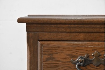 中古　超美品　使用感ほぼなし　横浜クラシック家具　ノックオンウッド(knockonwood)　楢(ナラ)材　クラシカルな引手金具のチェスト　定価約25万円　(R-086621)