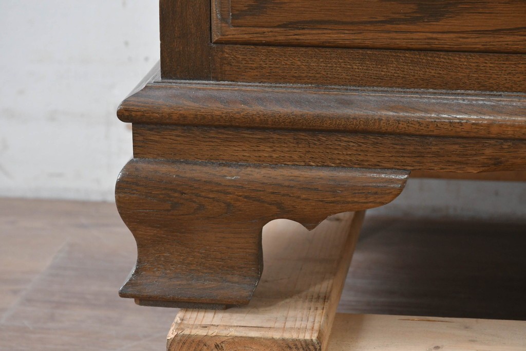 中古　超美品　使用感ほぼなし　横浜クラシック家具　ノックオンウッド(knockonwood)　楢(ナラ)材　クラシカルな引手金具のチェスト　定価約25万円　(R-086621)