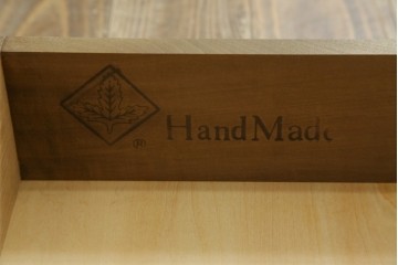 中古　超美品　使用感ほぼなし　横浜クラシック家具　ノックオンウッド(knockonwood)　楢(ナラ)材　クラシカルな引手金具のチェスト　定価約25万円　(R-086621)