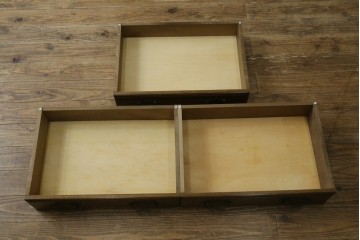 中古　超美品　使用感ほぼなし　横浜クラシック家具　ノックオンウッド(knockonwood)　楢(ナラ)材　クラシカルな引手金具のチェスト　定価約25万円　(R-086621)