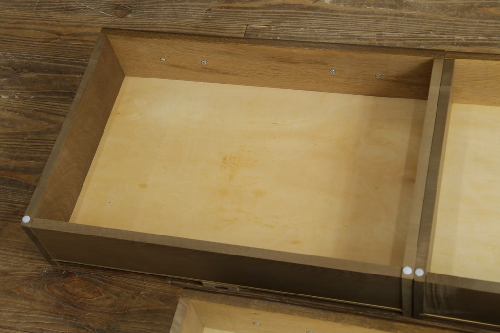 中古　超美品　使用感ほぼなし　横浜クラシック家具　ノックオンウッド(knockonwood)　楢(ナラ)材　クラシカルな引手金具のチェスト　定価約25万円　(R-086621)