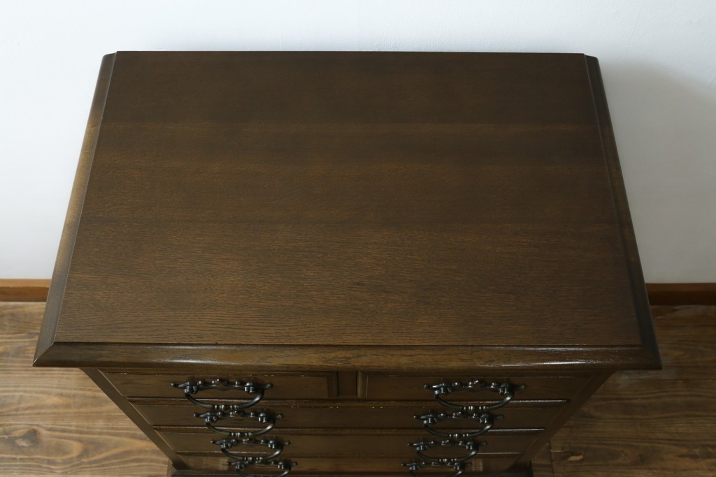中古　超美品　使用感ほぼなし　横浜クラシック家具　ノックオンウッド(knockonwood)　楢(ナラ)材　クラシカルな引手金具のチェスト　定価約25万円　(R-086621)