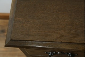 中古　超美品　使用感ほぼなし　横浜クラシック家具　ノックオンウッド(knockonwood)　楢(ナラ)材　クラシカルな引手金具のチェスト　定価約25万円　(R-086621)