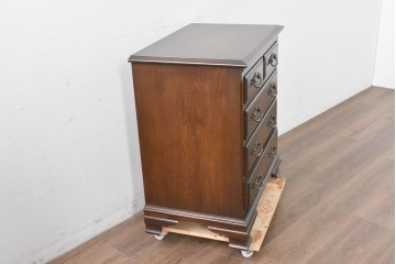 中古　超美品　使用感ほぼなし　横浜クラシック家具　ノックオンウッド(knockonwood)　楢(ナラ)材　クラシカルな引手金具のチェスト　定価約25万円　(R-086622)