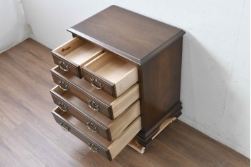 中古　超美品　使用感ほぼなし　横浜クラシック家具　ノックオンウッド(knockonwood)　楢(ナラ)材　クラシカルな引手金具のチェスト　定価約25万円　(R-086622)