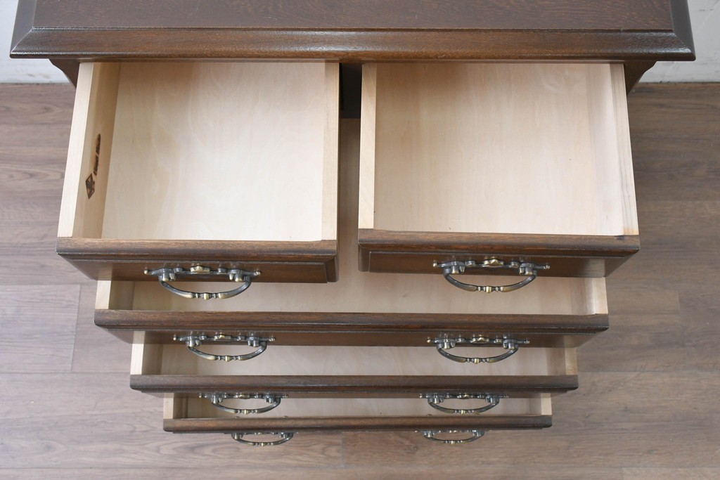 中古　超美品　使用感ほぼなし　横浜クラシック家具　ノックオンウッド(knockonwood)　楢(ナラ)材　クラシカルな引手金具のチェスト　定価約25万円　(R-086622)