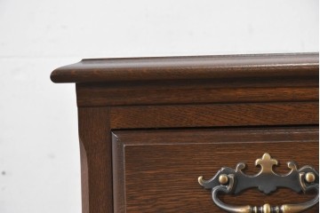中古　超美品　使用感ほぼなし　横浜クラシック家具　ノックオンウッド(knockonwood)　楢(ナラ)材　クラシカルな引手金具のチェスト　定価約25万円　(R-086622)