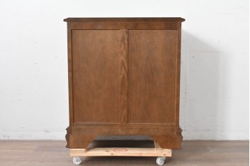 中古　超美品　使用感ほぼなし　横浜クラシック家具　ノックオンウッド(knockonwood)　楢(ナラ)材　クラシカルな引手金具のチェスト　定価約25万円　(R-086622)