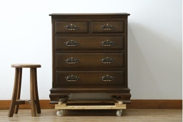 中古　超美品　使用感ほぼなし　横浜クラシック家具　ノックオンウッド(knockonwood)　楢(ナラ)材　クラシカルな引手金具のチェスト　定価約25万円　(R-086622)