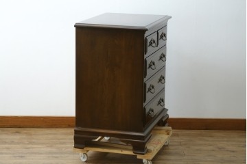 中古　超美品　使用感ほぼなし　横浜クラシック家具　ノックオンウッド(knockonwood)　楢(ナラ)材　クラシカルな引手金具のチェスト　定価約25万円　(R-086622)