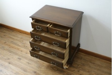 中古　超美品　使用感ほぼなし　横浜クラシック家具　ノックオンウッド(knockonwood)　楢(ナラ)材　クラシカルな引手金具のチェスト　定価約25万円　(R-086622)