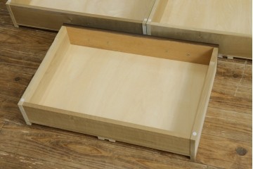 中古　超美品　使用感ほぼなし　横浜クラシック家具　ノックオンウッド(knockonwood)　楢(ナラ)材　クラシカルな引手金具のチェスト　定価約25万円　(R-086622)