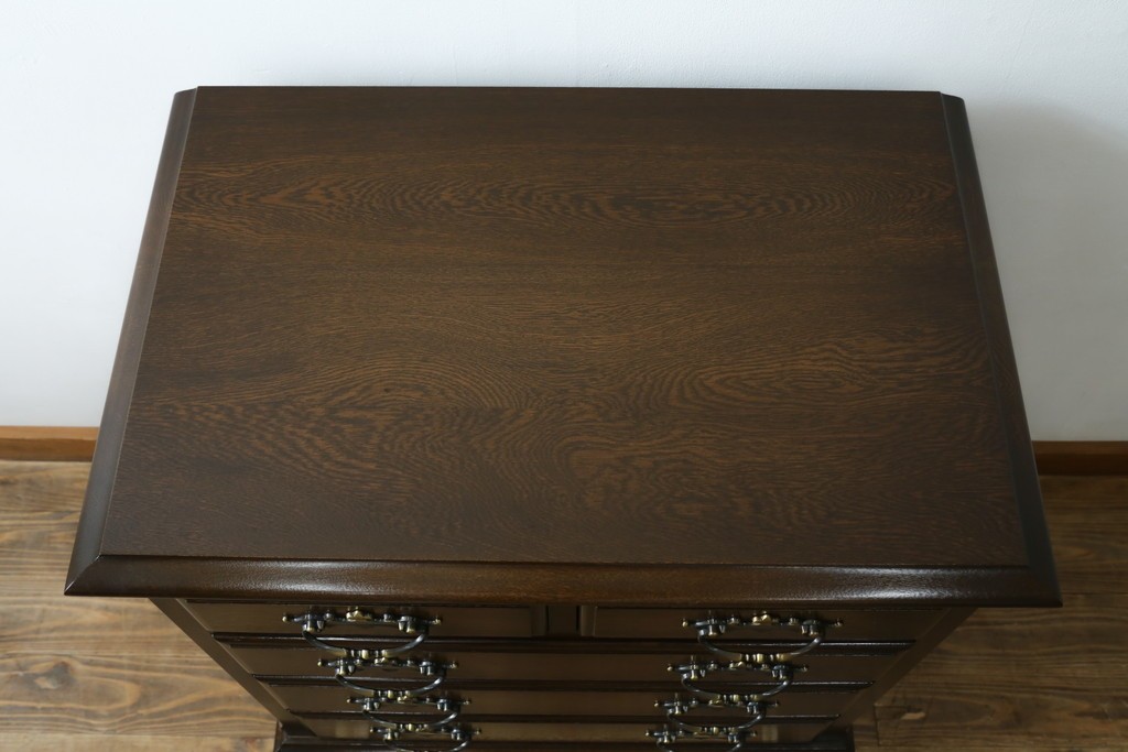 中古　超美品　使用感ほぼなし　横浜クラシック家具　ノックオンウッド(knockonwood)　楢(ナラ)材　クラシカルな引手金具のチェスト　定価約25万円　(R-086622)