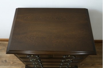 中古　超美品　使用感ほぼなし　横浜クラシック家具　ノックオンウッド(knockonwood)　楢(ナラ)材　クラシカルな引手金具のチェスト　定価約25万円　(R-086622)