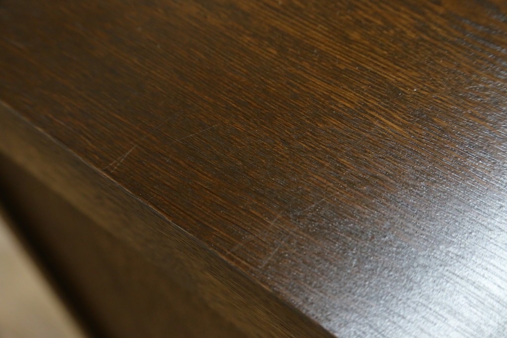 中古　超美品　使用感ほぼなし　横浜クラシック家具　ノックオンウッド(knockonwood)　楢(ナラ)材　クラシカルな引手金具のチェスト　定価約25万円　(R-086622)