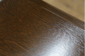 中古　超美品　使用感ほぼなし　横浜クラシック家具　ノックオンウッド(knockonwood)　楢(ナラ)材　クラシカルな引手金具のチェスト　定価約25万円　(R-086622)