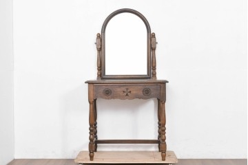 中古　別途有料でデスクにもリメイク可能!!　神戸洋家具　楢(ナラ)材　クラシカルな彫刻入りのドレッサー　(R-086623)