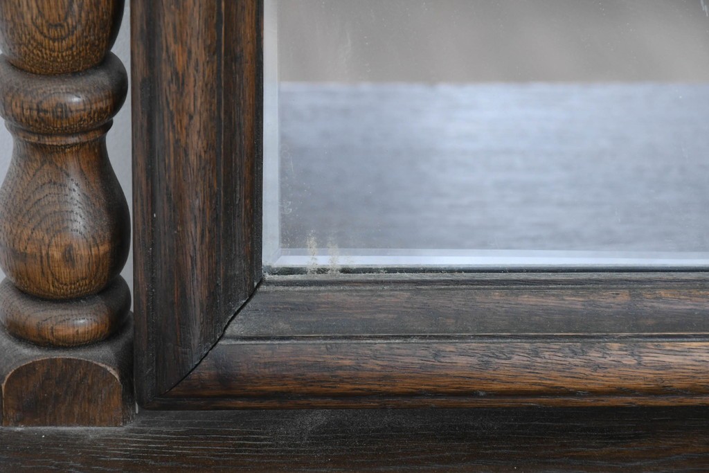 中古　別途有料でデスクにもリメイク可能!!　神戸洋家具　楢(ナラ)材　クラシカルな彫刻入りのドレッサー　(R-086623)