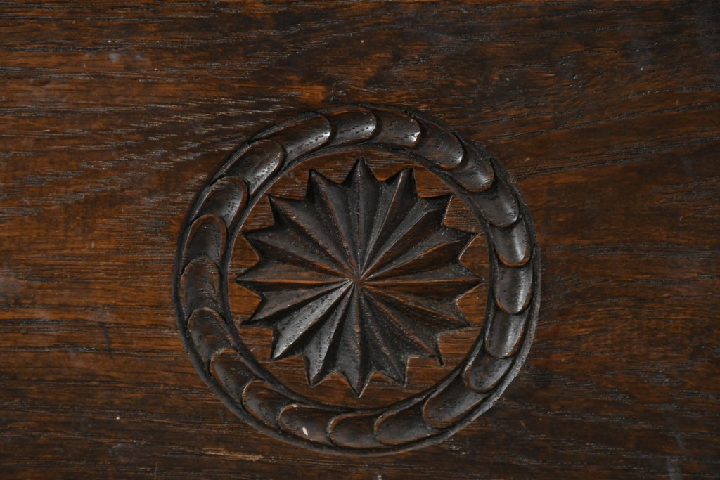 中古　別途有料でデスクにもリメイク可能!!　神戸洋家具　楢(ナラ)材　クラシカルな彫刻入りのドレッサー　(R-086623)