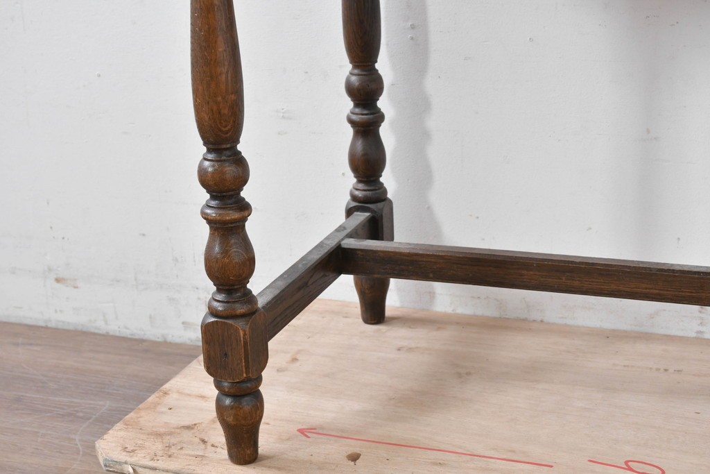 中古　別途有料でデスクにもリメイク可能!!　神戸洋家具　楢(ナラ)材　クラシカルな彫刻入りのドレッサー　(R-086623)