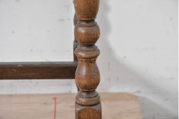 中古　別途有料でデスクにもリメイク可能!!　神戸洋家具　楢(ナラ)材　クラシカルな彫刻入りのドレッサー　(R-086623)