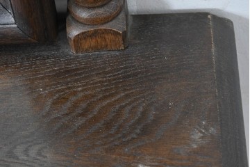 中古　別途有料でデスクにもリメイク可能!!　神戸洋家具　楢(ナラ)材　クラシカルな彫刻入りのドレッサー　(R-086623)