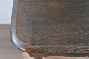 中古　別途有料でデスクにもリメイク可能!!　神戸洋家具　楢(ナラ)材　クラシカルな彫刻入りのドレッサー　(R-086623)