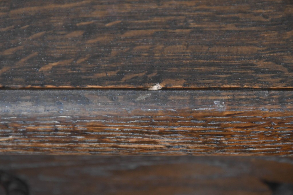 中古　別途有料でデスクにもリメイク可能!!　神戸洋家具　楢(ナラ)材　クラシカルな彫刻入りのドレッサー　(R-086623)