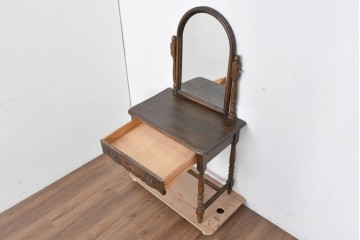 中古　別途有料でデスクにもリメイク可能!!　神戸洋家具　楢(ナラ)材　クラシカルな彫刻入りのドレッサー　(R-086623)