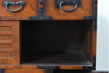 中古　民芸家具　時代箪笥風　引き戸収納付きの小振りな整理箪笥　(R-086624)