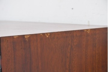 中古　民芸家具　時代箪笥風　引き戸収納付きの小振りな整理箪笥　(R-086624)