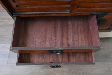 中古　民芸家具　時代箪笥風　引き戸収納付きの小振りな整理箪笥　(R-086624)