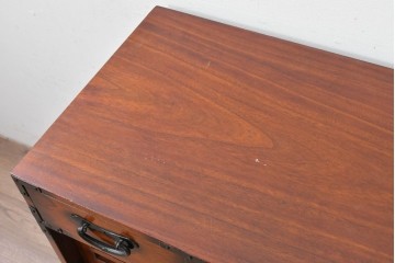 中古　民芸家具　時代箪笥風　引き戸収納付きの小振りな整理箪笥　(R-086624)