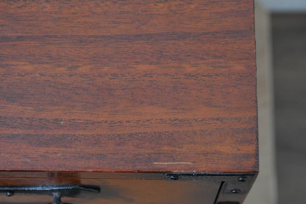 中古　民芸家具　時代箪笥風　引き戸収納付きの小振りな整理箪笥　(R-086624)