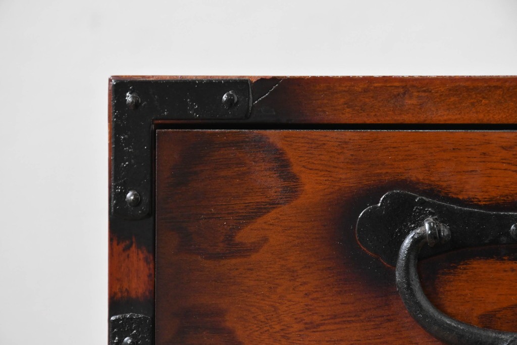 中古　民芸家具　時代箪笥風　引き戸収納付きの小振りな整理箪笥　(R-086624)