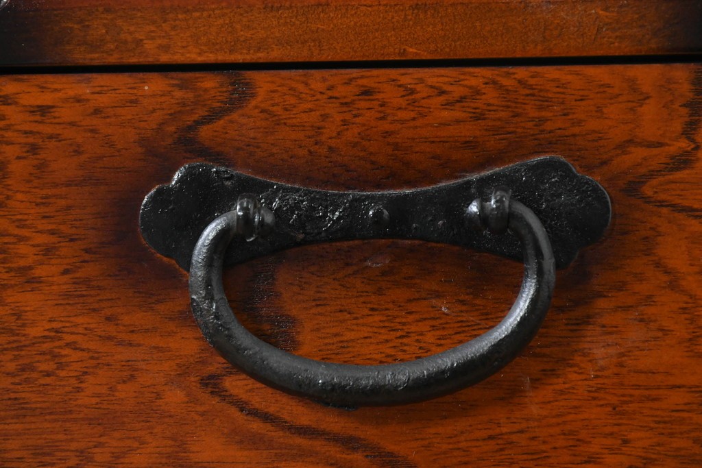 中古　民芸家具　時代箪笥風　引き戸収納付きの小振りな整理箪笥　(R-086624)