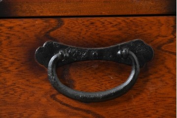 中古　民芸家具　時代箪笥風　引き戸収納付きの小振りな整理箪笥　(R-086624)