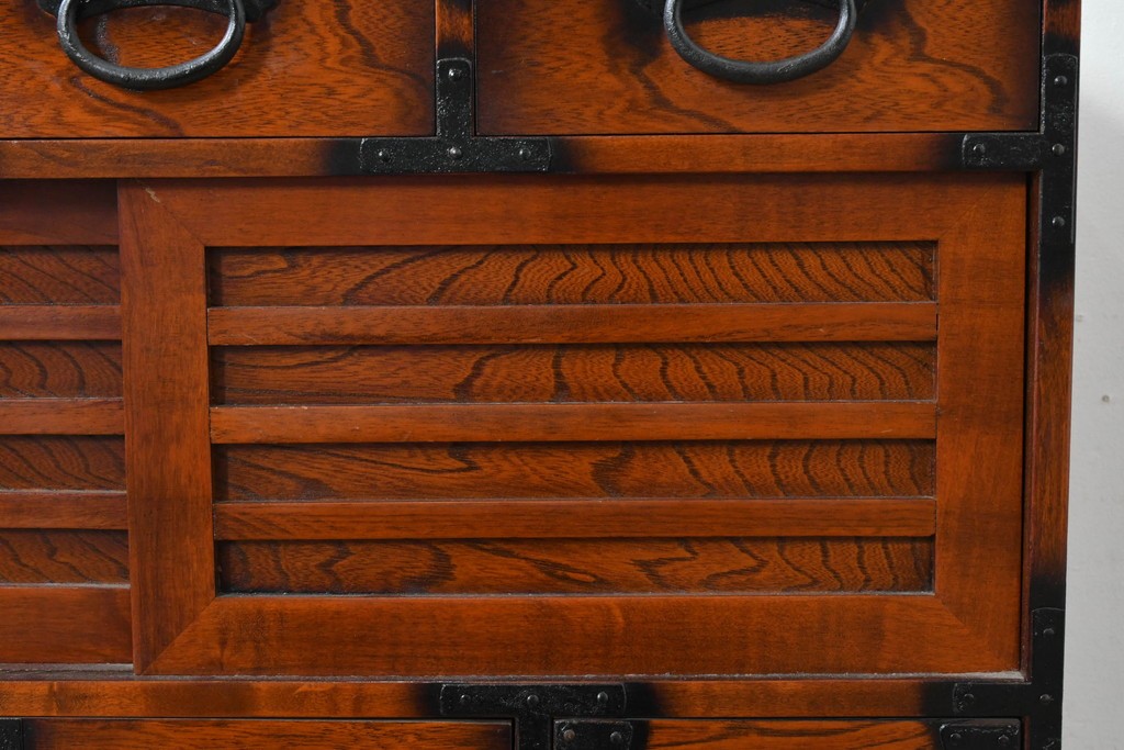 中古　民芸家具　時代箪笥風　引き戸収納付きの小振りな整理箪笥　(R-086624)