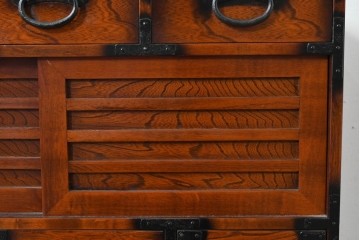 中古　民芸家具　時代箪笥風　引き戸収納付きの小振りな整理箪笥　(R-086624)