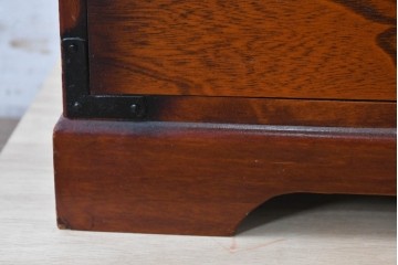 中古　民芸家具　時代箪笥風　引き戸収納付きの小振りな整理箪笥　(R-086624)