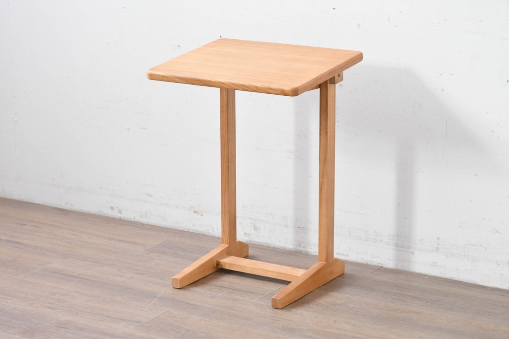 中古　美品　希少な廃番品　ZARA HOME(ザラホーム)　アッシュウッド材のシンプルな折り畳みサイドテーブル　(R-086625)