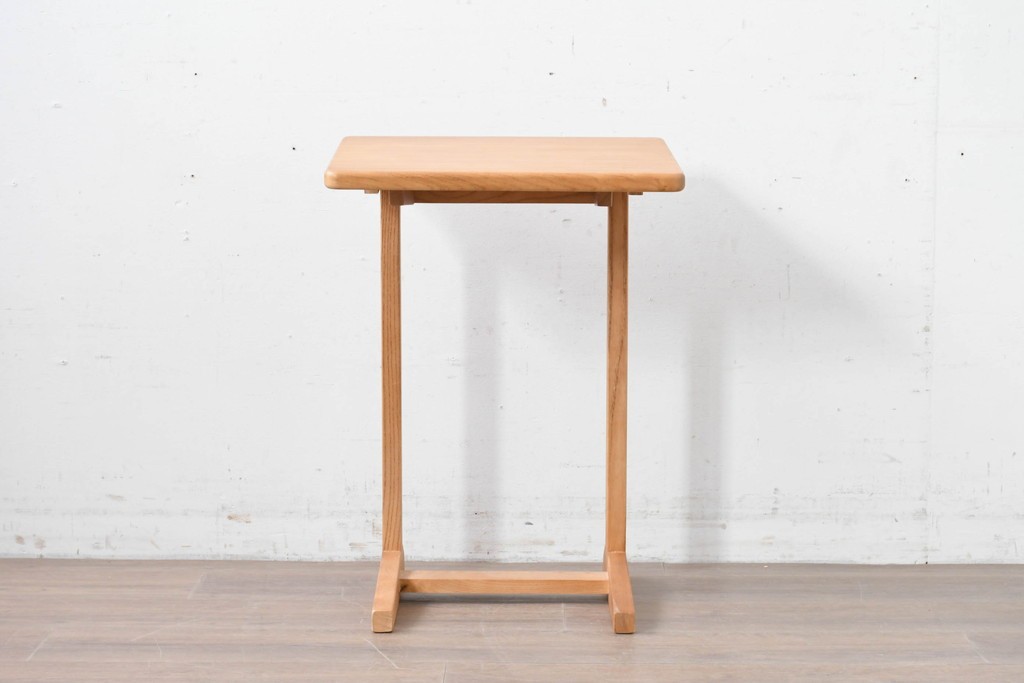 中古　美品　希少な廃番品　ZARA HOME(ザラホーム)　アッシュウッド材のシンプルな折り畳みサイドテーブル　(R-086625)