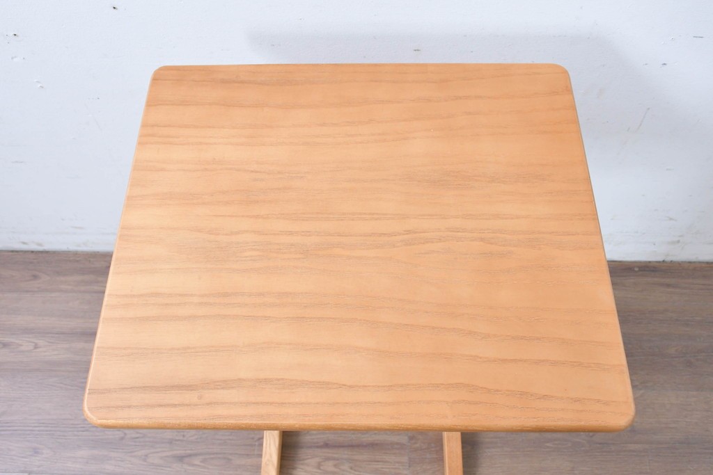 中古　美品　希少な廃番品　ZARA HOME(ザラホーム)　アッシュウッド材のシンプルな折り畳みサイドテーブル　(R-086625)