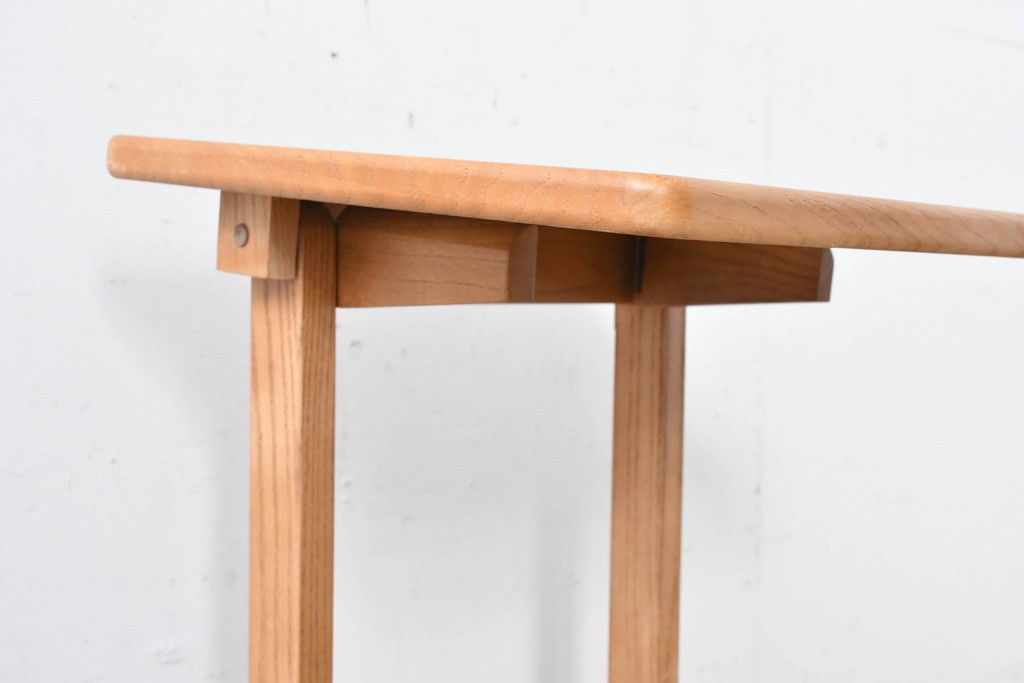 中古　美品　希少な廃番品　ZARA HOME(ザラホーム)　アッシュウッド材のシンプルな折り畳みサイドテーブル　(R-086625)