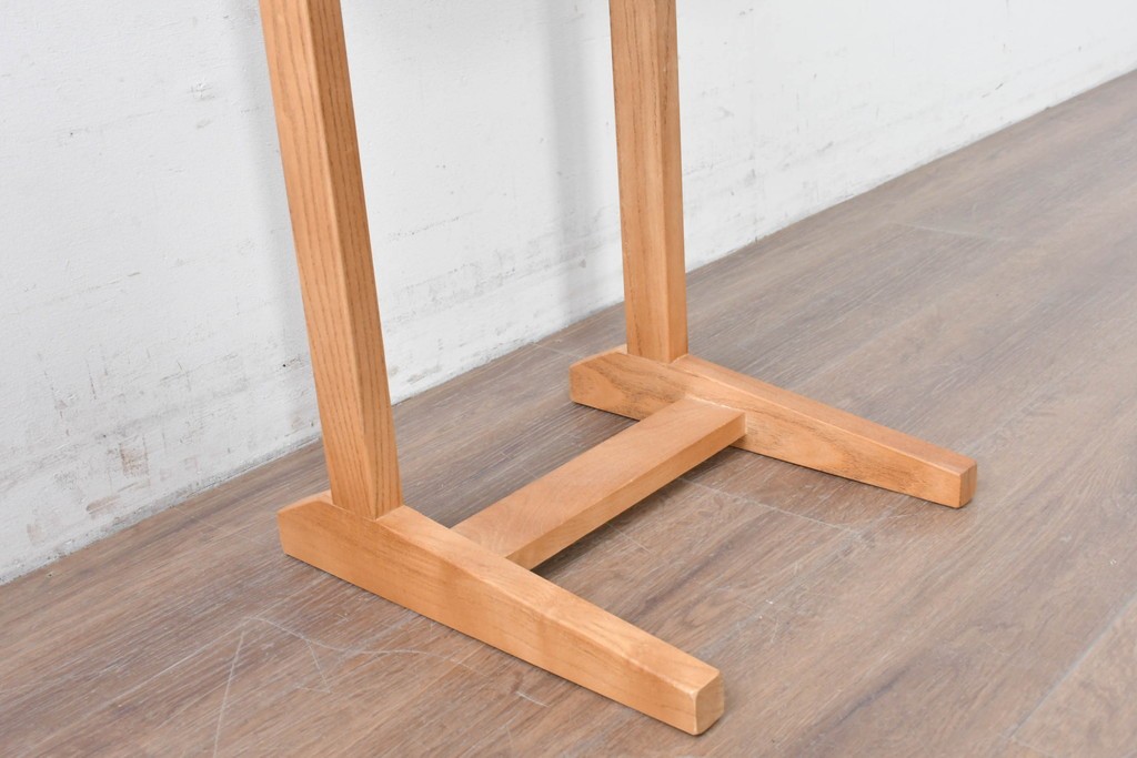 中古　美品　希少な廃番品　ZARA HOME(ザラホーム)　アッシュウッド材のシンプルな折り畳みサイドテーブル　(R-086625)