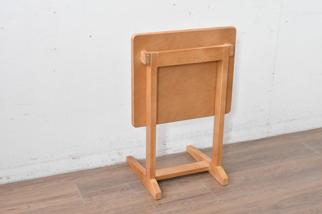 中古　美品　希少な廃番品　ZARA HOME(ザラホーム)　アッシュウッド材のシンプルな折り畳みサイドテーブル　(R-086625)