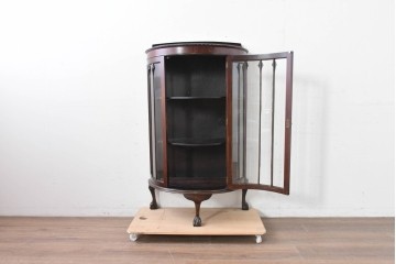 イギリスアンティーク　上品な艶を纏ったマホガニー材の小振りなボウフロントキャビネット　(R-086626)