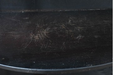 イギリスアンティーク　上品な艶を纏ったマホガニー材の小振りなボウフロントキャビネット　(R-086626)